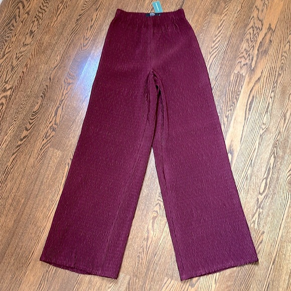 NWT. Icône for Simons Burgundy Wide-Leg Pants (XS) - Picture 2 of 3